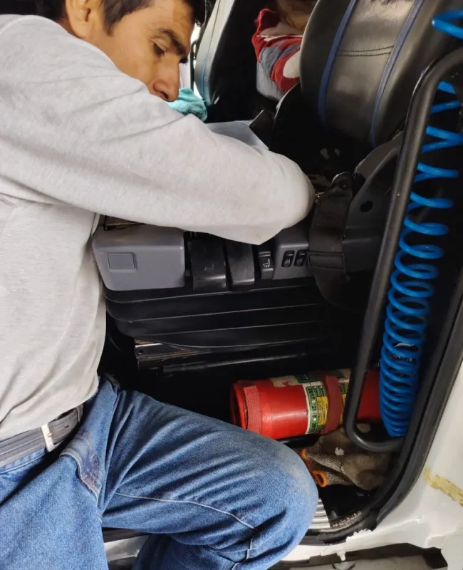 Reparación y Mantenimiento para Camiones y Buses-1
