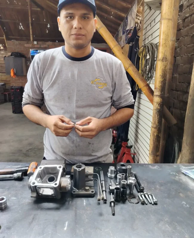 Reparación y Mantenimiento para Camiones y Buses-2