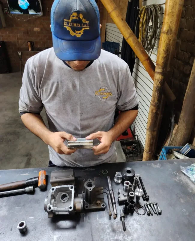 Reparación y Mantenimiento para Camiones y Buses-3