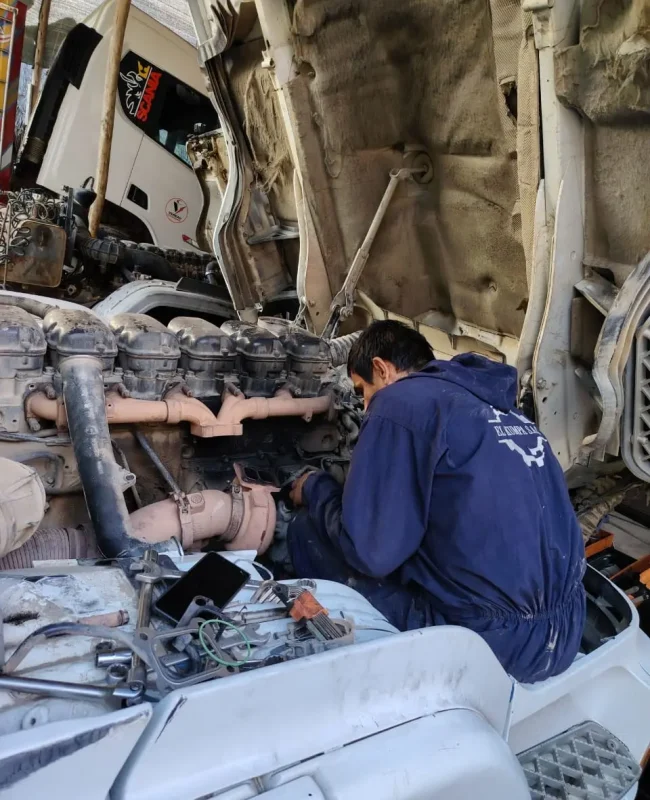 Reparación y Mantenimiento para Camiones y Buses-4