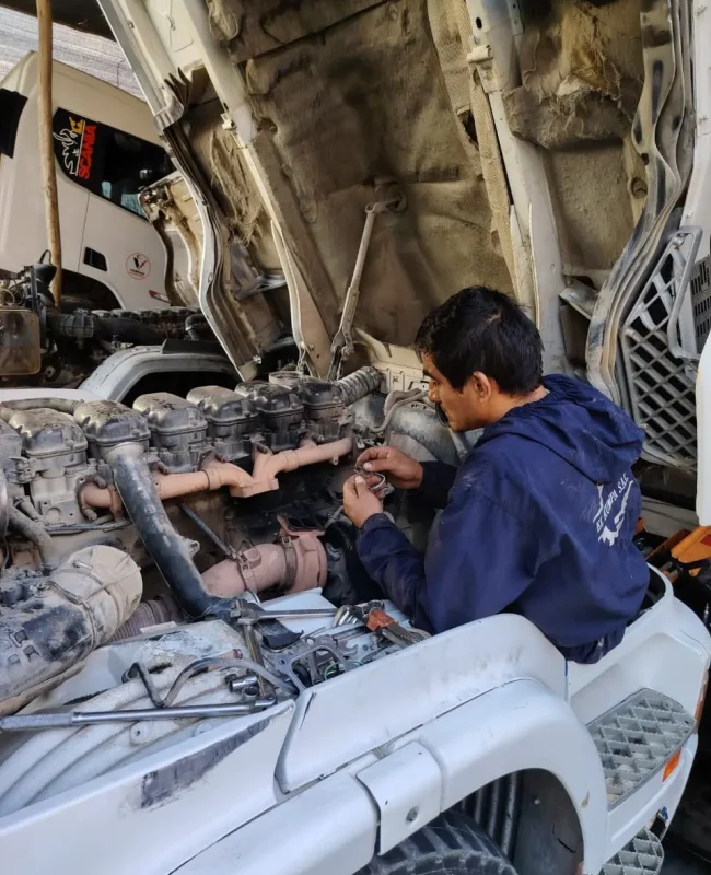 Reparación y Mantenimiento para Camiones y Buses-5